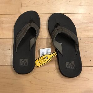 NWT Reef Sandals